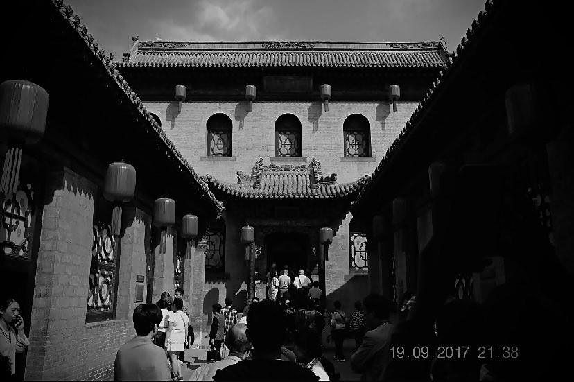 Mensen op een traditionele binnenplaats in Wenzhou