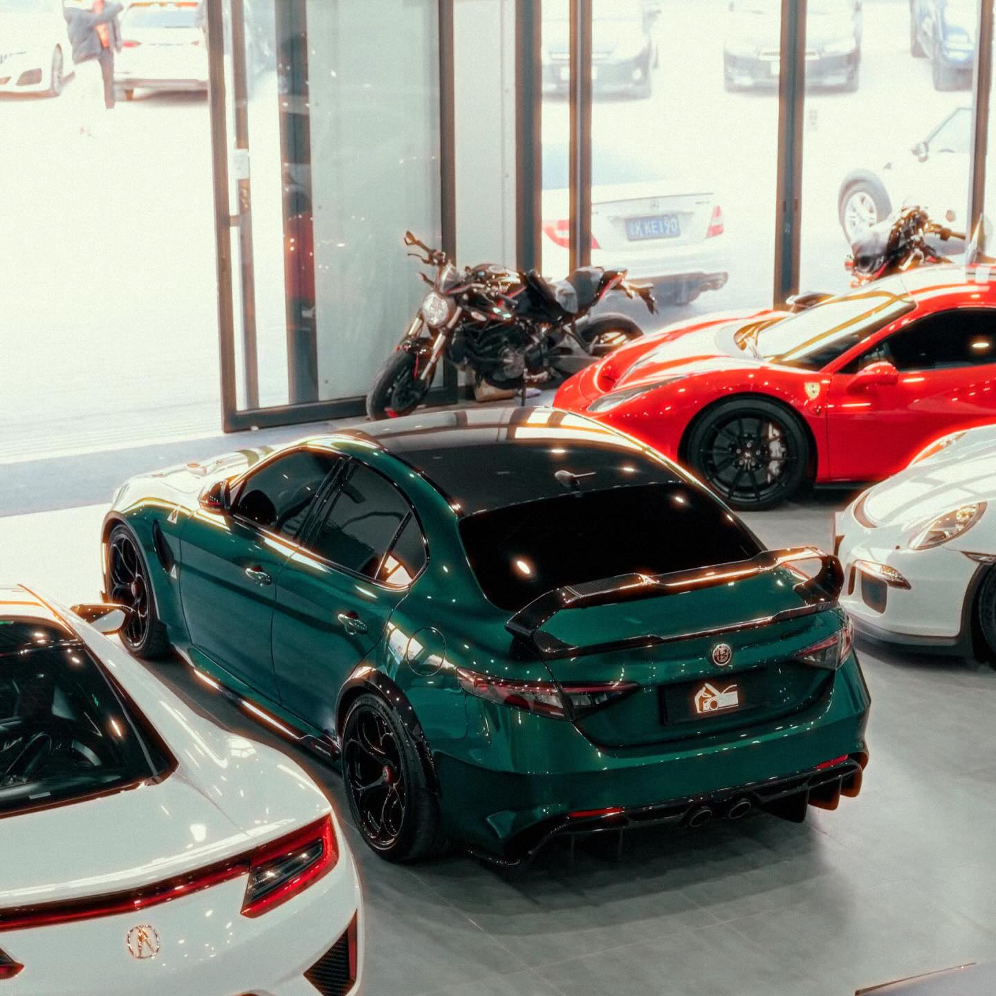 广州海珠区展厅中的绿色 Alfa Romeo
